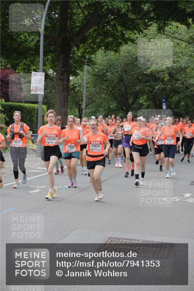 15.06.2025 - REWE Women's Run Jannik Wohlers http://msf.ph/oto/7941353 15.06.2025 08:28:18 Laufen 15, 2025, 10598, 10618, 10656, 10284, 10791, 10147, 10768, 10568 meine-sportfotos.de