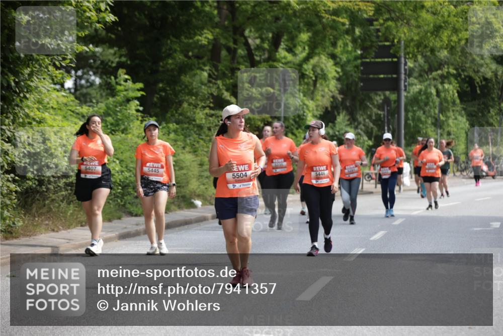 15.06.2025 - REWE Women's Run Jannik Wohlers http://msf.ph/oto/7941357 15.06.2025 10:15:24 Laufen 5407, 5445, 6235, 5504, 5446, 5261 meine-sportfotos.de
