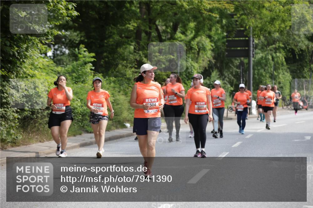 15.06.2025 - REWE Women's Run Jannik Wohlers http://msf.ph/oto/7941390 15.06.2025 10:15:24 Laufen 5445, 407, 1235, 504, 5446, 6291 meine-sportfotos.de