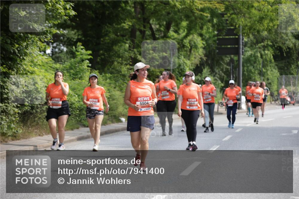 15.06.2025 - REWE Women's Run Jannik Wohlers http://msf.ph/oto/7941400 15.06.2025 10:15:24 Laufen 1235, 5407, 5445, 5504, 5291, 5446 meine-sportfotos.de