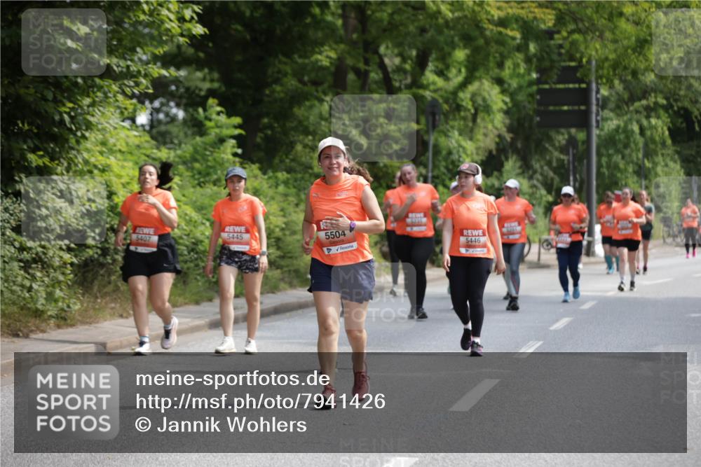15.06.2025 - REWE Women's Run Jannik Wohlers http://msf.ph/oto/7941426 15.06.2025 10:15:24 Laufen 5407, 5445, 5504, 5446 meine-sportfotos.de