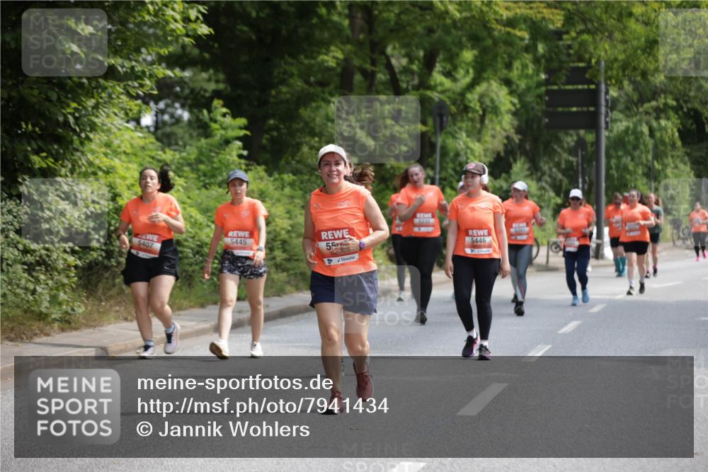 15.06.2025 - REWE Women's Run Jannik Wohlers http://msf.ph/oto/7941434 15.06.2025 10:15:24 Laufen 5407, 5445, 55, 5446 meine-sportfotos.de