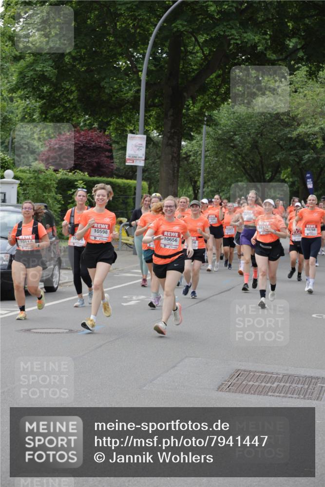 15.06.2025 - REWE Women's Run Jannik Wohlers http://msf.ph/oto/7941447 15.06.2025 08:28:18 Laufen 10598, 10656 meine-sportfotos.de