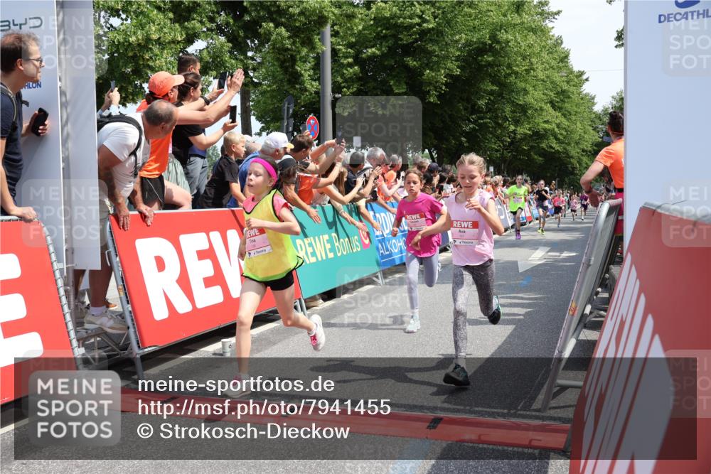 15.06.2025 - REWE Women's Run Strokosch-Dieckow http://msf.ph/oto/7941455 15.06.2025 11:34:08 Ziel 130, 132, 142, 151, 158, 244, 267, 276, 292, 322 meine-sportfotos.de