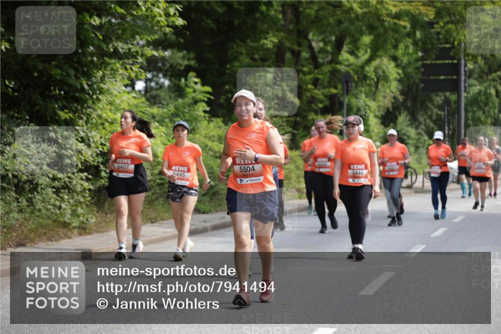 15.06.2025 - REWE Women's Run Jannik Wohlers http://msf.ph/oto/7941494 15.06.2025 10:15:25 Laufen 5407, 5445, 5504, 5235, 5446 meine-sportfotos.de