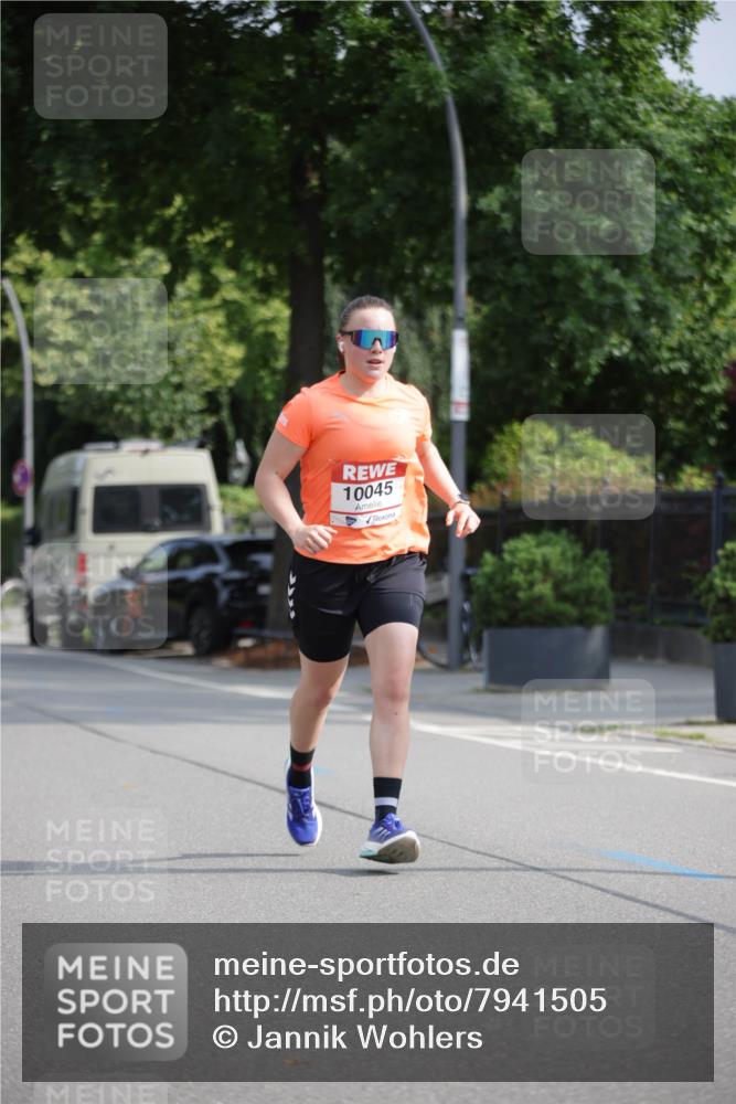 15.06.2025 - REWE Women's Run Jannik Wohlers http://msf.ph/oto/7941505 15.06.2025 08:46:10 Laufen 10045 meine-sportfotos.de