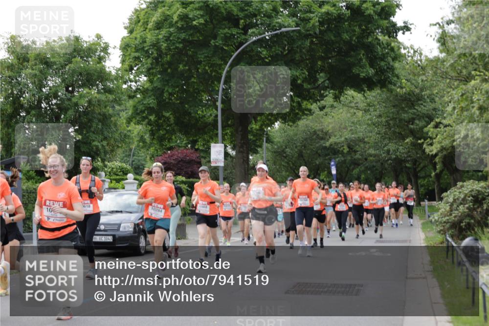 15.06.2025 - REWE Women's Run Jannik Wohlers http://msf.ph/oto/7941519 15.06.2025 08:28:21 Laufen 0618, 10, 1043, 10043, 10468, 10284, 10147, 10768 meine-sportfotos.de
