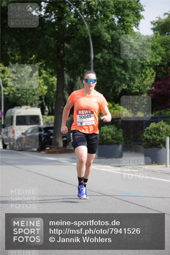 15.06.2025 - REWE Women's Run Jannik Wohlers http://msf.ph/oto/7941526 15.06.2025 08:46:10 Laufen 10045 meine-sportfotos.de