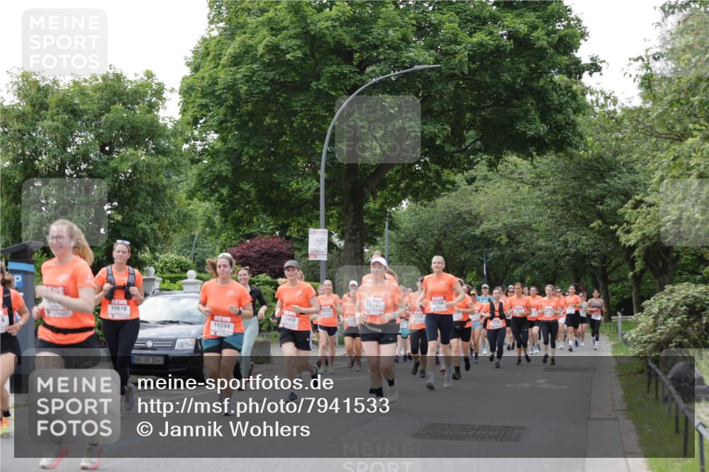 15.06.2025 - REWE Women's Run Jannik Wohlers http://msf.ph/oto/7941533 15.06.2025 08:28:21 Laufen 10618, 1043, 10468, 10284, 10147 meine-sportfotos.de