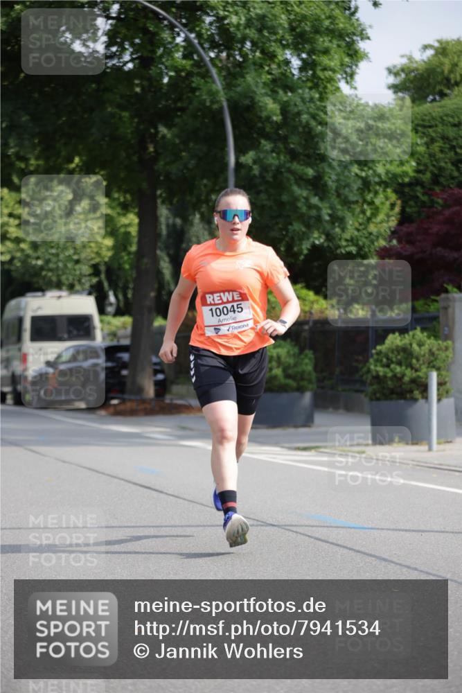 15.06.2025 - REWE Women's Run Jannik Wohlers http://msf.ph/oto/7941534 15.06.2025 08:46:11 Laufen 10045 meine-sportfotos.de