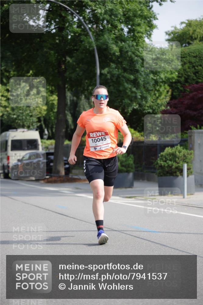 15.06.2025 - REWE Women's Run Jannik Wohlers http://msf.ph/oto/7941537 15.06.2025 08:46:11 Laufen 10045 meine-sportfotos.de