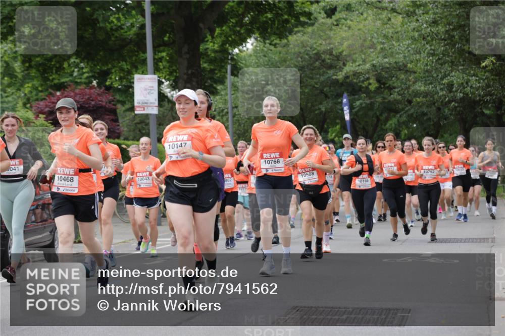 15.06.2025 - REWE Women's Run Jannik Wohlers http://msf.ph/oto/7941562 15.06.2025 08:28:21 Laufen 041, 10468, 15, 2425, 10043, 10147, 862, 10179, 10768, 10568, 10037, 173, 10619, 10752, 10653, 10168 meine-sportfotos.de