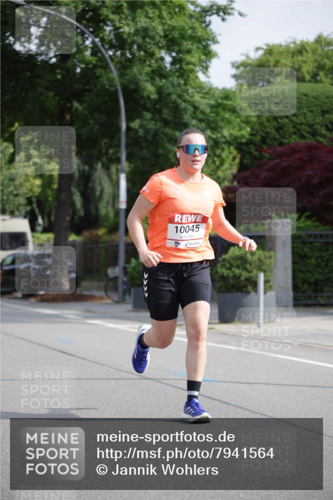 15.06.2025 - REWE Women's Run Jannik Wohlers http://msf.ph/oto/7941564 15.06.2025 08:46:11 Laufen 10045 meine-sportfotos.de