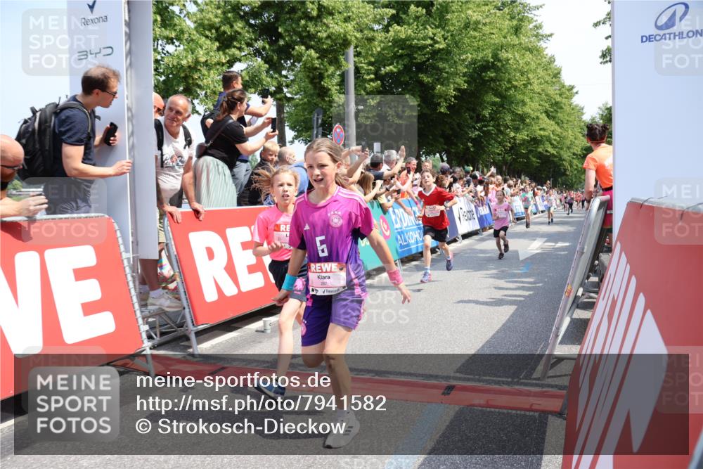 15.06.2025 - REWE Women's Run Strokosch-Dieckow http://msf.ph/oto/7941582 15.06.2025 11:34:14 Ziel 130, 132, 142, 144, 151, 186, 195, 242, 267, 276, 291, 322 meine-sportfotos.de