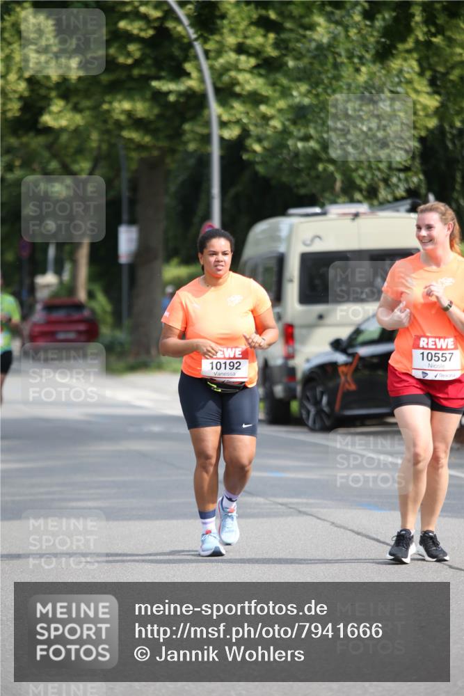 15.06.2025 - REWE Women's Run Jannik Wohlers http://msf.ph/oto/7941666 15.06.2025 09:59:21 Laufen 10192, 10557 meine-sportfotos.de