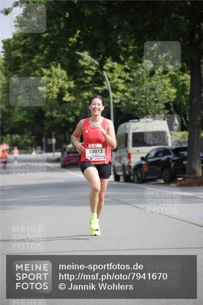 15.06.2025 - REWE Women's Run Jannik Wohlers http://msf.ph/oto/7941670 15.06.2025 08:46:15 Laufen 10013 meine-sportfotos.de