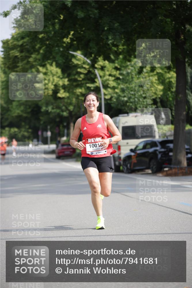 15.06.2025 - REWE Women's Run Jannik Wohlers http://msf.ph/oto/7941681 15.06.2025 08:46:15 Laufen 10018 meine-sportfotos.de
