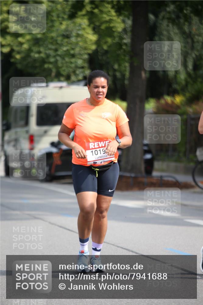 15.06.2025 - REWE Women's Run Jannik Wohlers http://msf.ph/oto/7941688 15.06.2025 09:59:24 Laufen 1019 meine-sportfotos.de