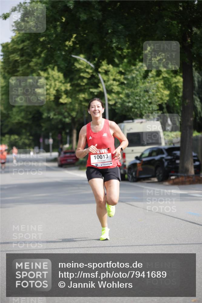 15.06.2025 - REWE Women's Run Jannik Wohlers http://msf.ph/oto/7941689 15.06.2025 08:46:15 Laufen 10013 meine-sportfotos.de