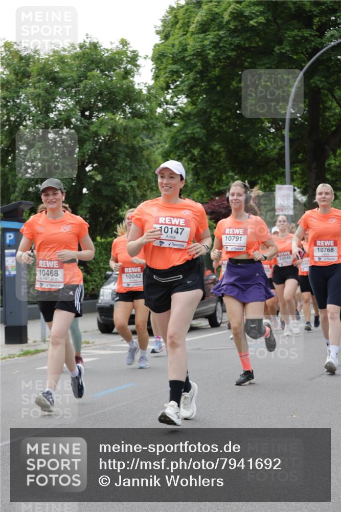 15.06.2025 - REWE Women's Run Jannik Wohlers http://msf.ph/oto/7941692 15.06.2025 08:28:23 Laufen 10468, 10042, 10147, 10791, 10768, 10046 meine-sportfotos.de