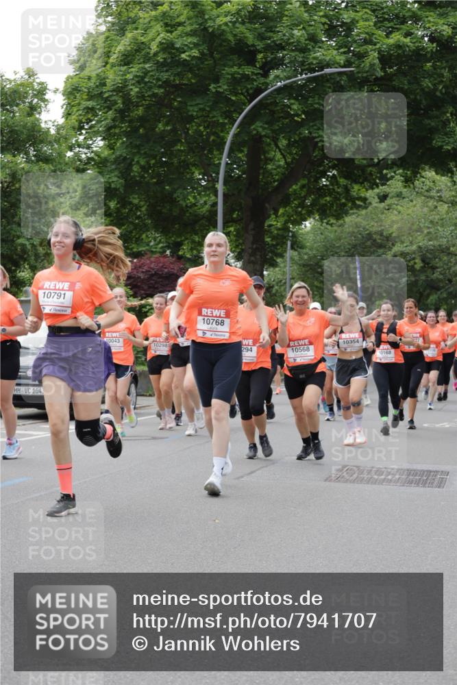 15.06.2025 - REWE Women's Run Jannik Wohlers http://msf.ph/oto/7941707 15.06.2025 08:28:24 Laufen 10791, 1043, 10043, 10298, 10768, 10354, 294, 10568, 10168 meine-sportfotos.de