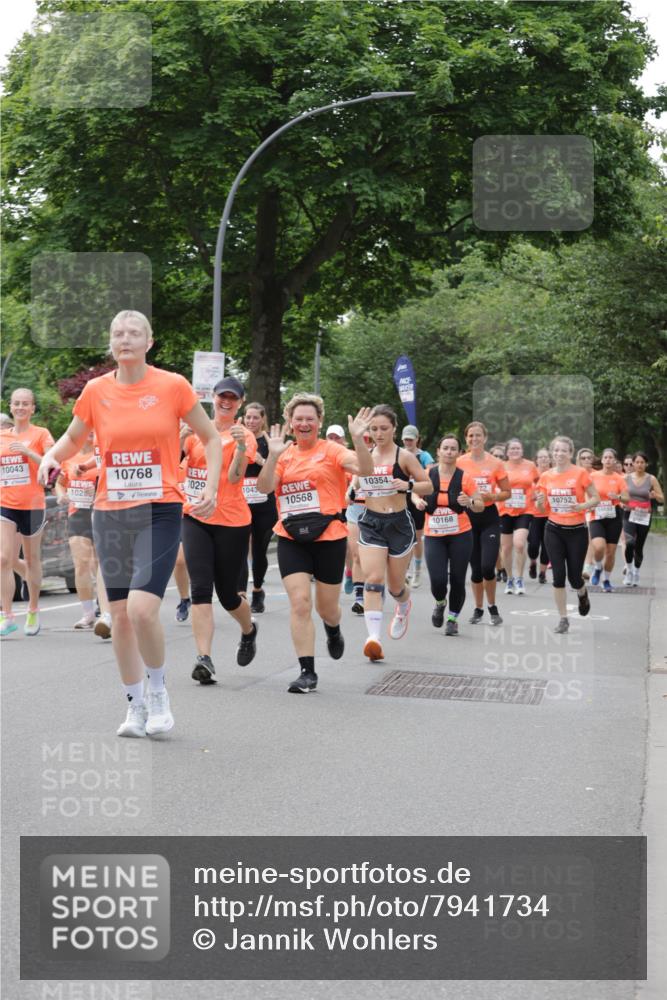 15.06.2025 - REWE Women's Run Jannik Wohlers http://msf.ph/oto/7941734 15.06.2025 08:28:24 Laufen 10043, 1029, 10768, 1020, 1043, 10354, 10568, 10752, 10168 meine-sportfotos.de