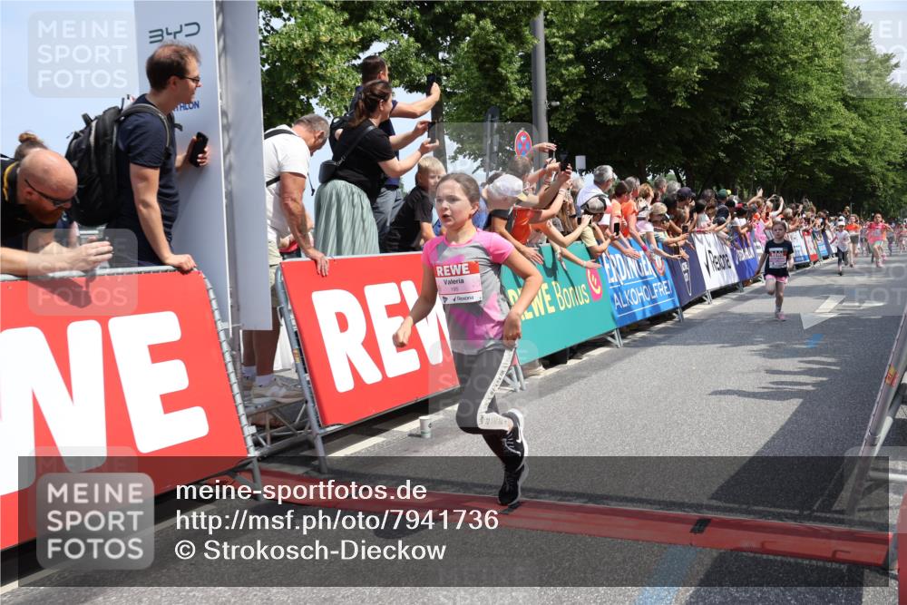 15.06.2025 - REWE Women's Run Strokosch-Dieckow http://msf.ph/oto/7941736 15.06.2025 11:34:20 Ziel 110, 142, 144, 184, 185, 186, 195, 234, 242, 267, 276, 288, 291 meine-sportfotos.de