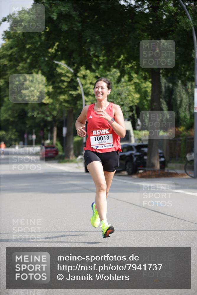15.06.2025 - REWE Women's Run Jannik Wohlers http://msf.ph/oto/7941737 15.06.2025 08:46:16 Laufen 10013 meine-sportfotos.de