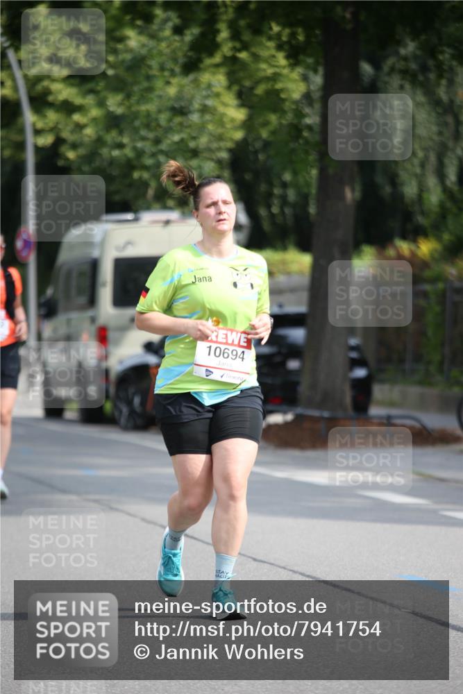 15.06.2025 - REWE Women's Run Jannik Wohlers http://msf.ph/oto/7941754 15.06.2025 09:59:32 Laufen 10694 meine-sportfotos.de