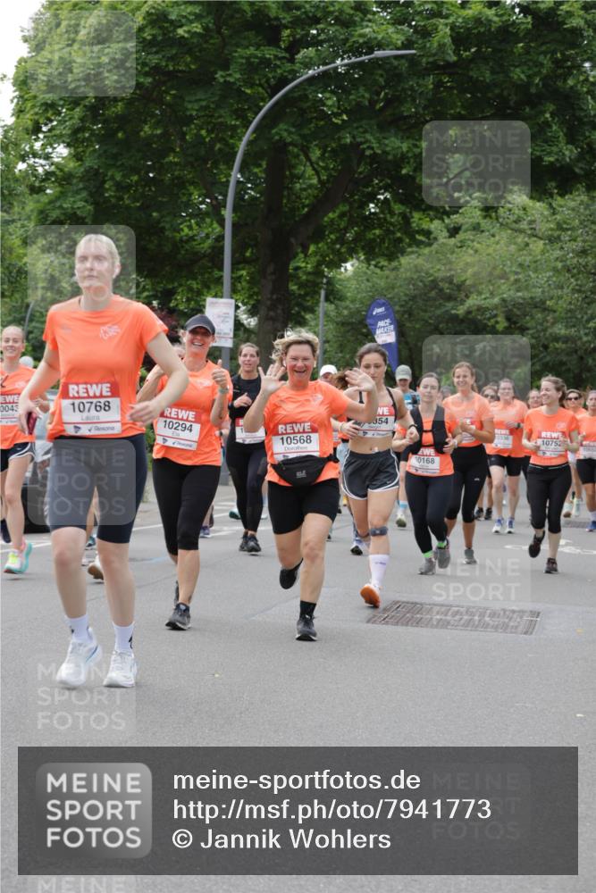 15.06.2025 - REWE Women's Run Jannik Wohlers http://msf.ph/oto/7941773 15.06.2025 08:28:25 Laufen 0043, 10768, 10294, 10568, 354, 10336, 10752, 10168 meine-sportfotos.de
