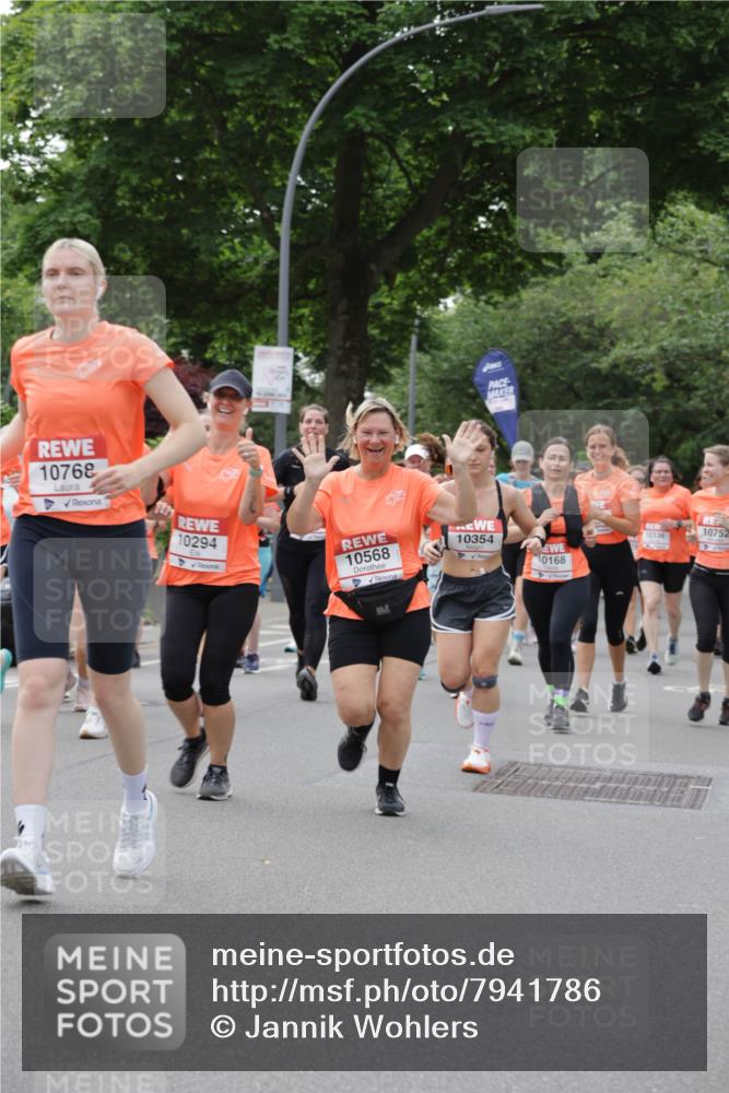 15.06.2025 - REWE Women's Run Jannik Wohlers http://msf.ph/oto/7941786 15.06.2025 08:28:25 Laufen 10768, 10294, 10568, 10354, 10168, 10336, 10752 meine-sportfotos.de