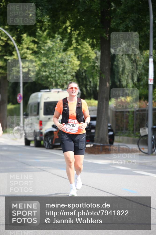 15.06.2025 - REWE Women's Run Jannik Wohlers http://msf.ph/oto/7941822 15.06.2025 09:59:36 Laufen 10782 meine-sportfotos.de