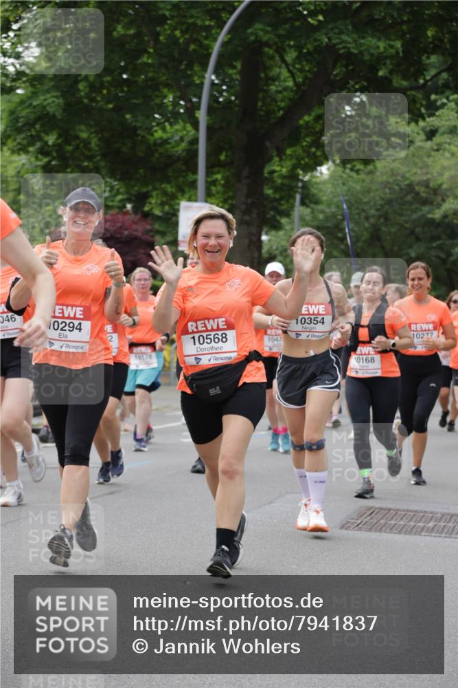 15.06.2025 - REWE Women's Run Jannik Wohlers http://msf.ph/oto/7941837 15.06.2025 08:28:25 Laufen 046, 0294, 10178, 10568, 10354, 1047, 10277, 10168 meine-sportfotos.de