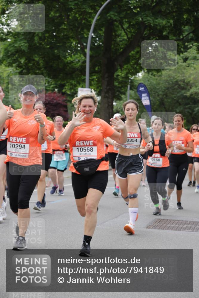 15.06.2025 - REWE Women's Run Jannik Wohlers http://msf.ph/oto/7941849 15.06.2025 08:28:26 Laufen 0354, 10568, 10294, 10178, 10168 meine-sportfotos.de