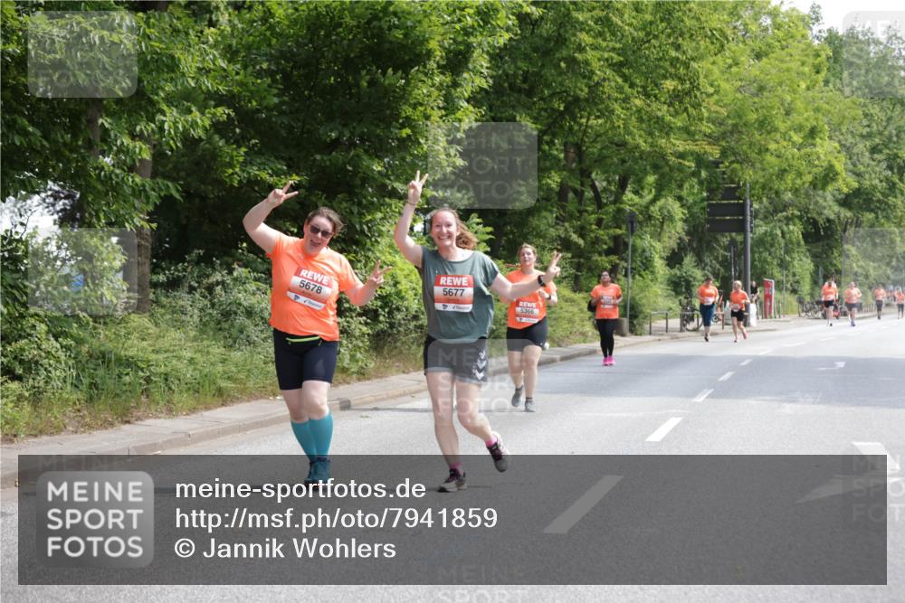 15.06.2025 - REWE Women's Run Jannik Wohlers http://msf.ph/oto/7941859 15.06.2025 10:15:43 Laufen 5678, 5677, 5366 meine-sportfotos.de