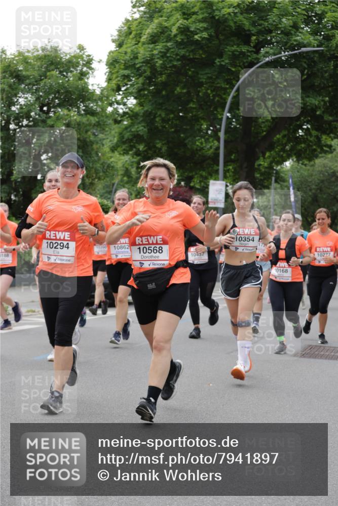 15.06.2025 - REWE Women's Run Jannik Wohlers http://msf.ph/oto/7941897 15.06.2025 08:28:26 Laufen 0188, 10294, 10390, 10862, 10568, 10437, 10354, 173, 10277, 10168 meine-sportfotos.de