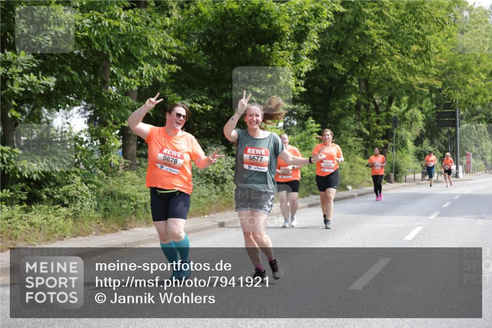15.06.2025 - REWE Women's Run Jannik Wohlers http://msf.ph/oto/7941921 15.06.2025 10:15:44 Laufen 5678, 5677, 5413, 5366 meine-sportfotos.de