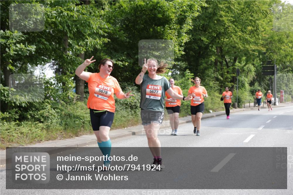 15.06.2025 - REWE Women's Run Jannik Wohlers http://msf.ph/oto/7941924 15.06.2025 10:15:44 Laufen 5366, 413, 5678, 5677 meine-sportfotos.de