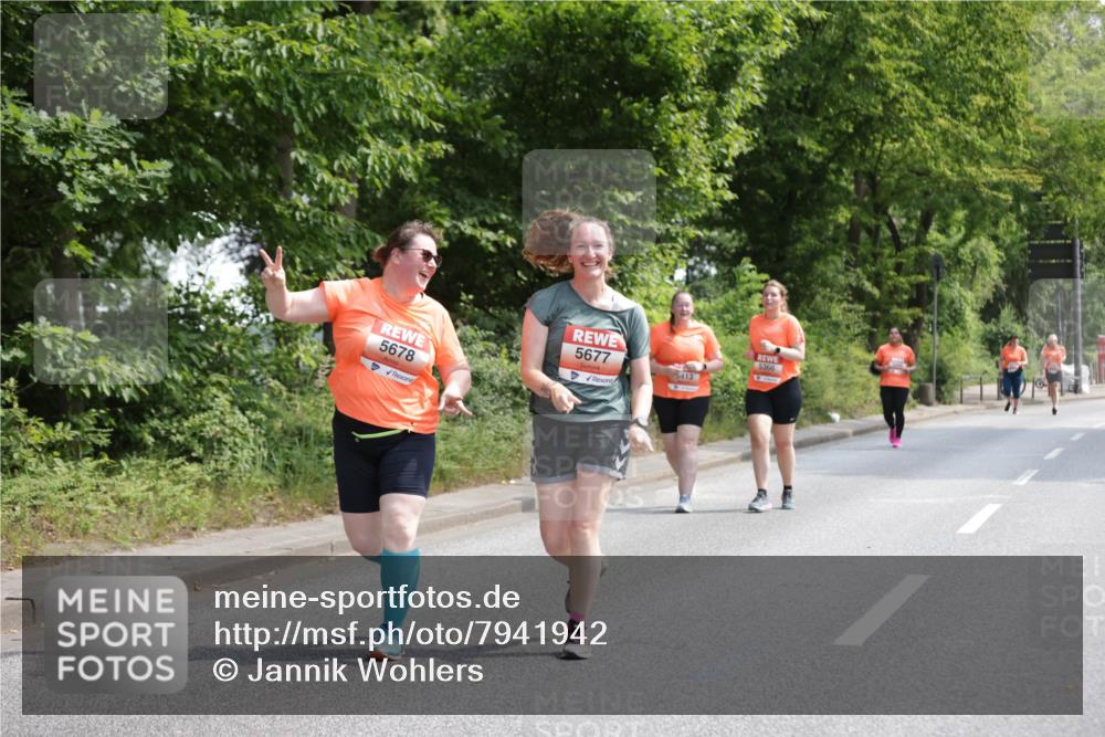15.06.2025 - REWE Women's Run Jannik Wohlers http://msf.ph/oto/7941942 15.06.2025 10:15:44 Laufen 5678, 5677, 5366, 5413 meine-sportfotos.de