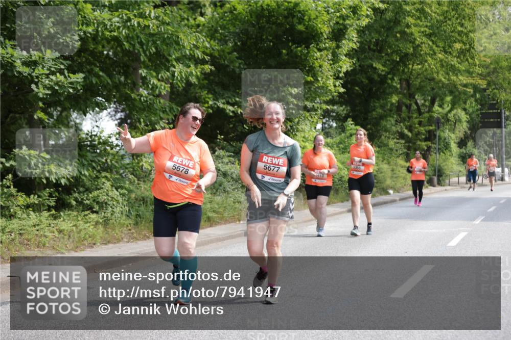 15.06.2025 - REWE Women's Run Jannik Wohlers http://msf.ph/oto/7941947 15.06.2025 10:15:44 Laufen 5366, 9413, 5678, 5677 meine-sportfotos.de