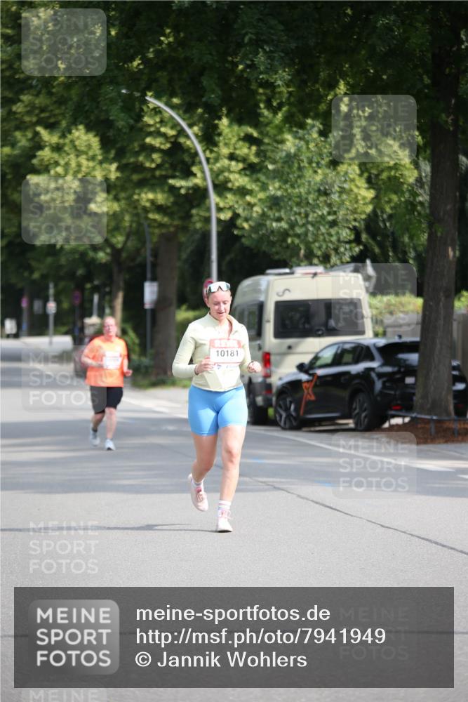 15.06.2025 - REWE Women's Run Jannik Wohlers http://msf.ph/oto/7941949 15.06.2025 09:59:46 Laufen 10181 meine-sportfotos.de