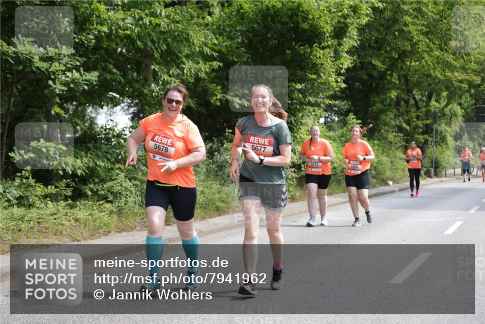 15.06.2025 - REWE Women's Run Jannik Wohlers http://msf.ph/oto/7941962 15.06.2025 10:15:45 Laufen 5678, 5677, 5413, 5366 meine-sportfotos.de