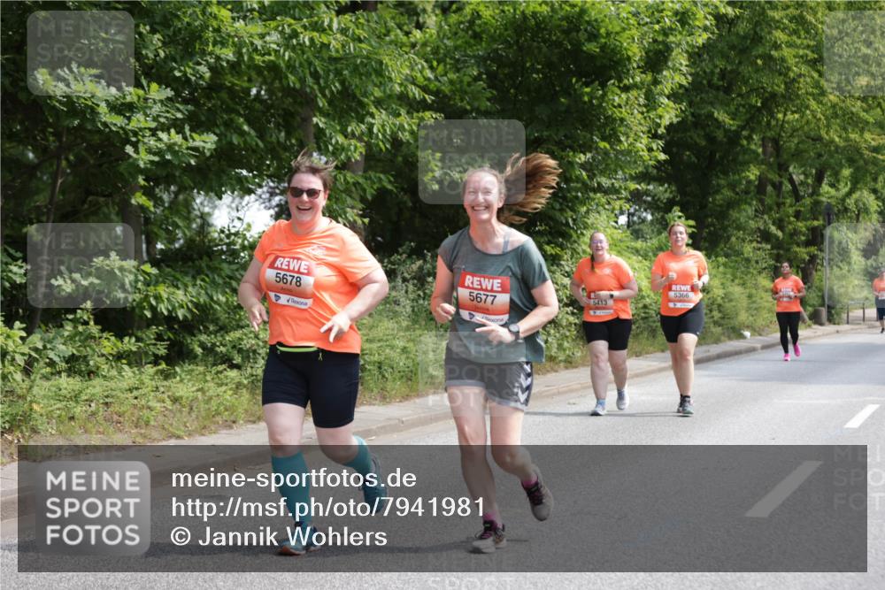 15.06.2025 - REWE Women's Run Jannik Wohlers http://msf.ph/oto/7941981 15.06.2025 10:15:45 Laufen 5678, 5677, 5413, 5366, 4 meine-sportfotos.de