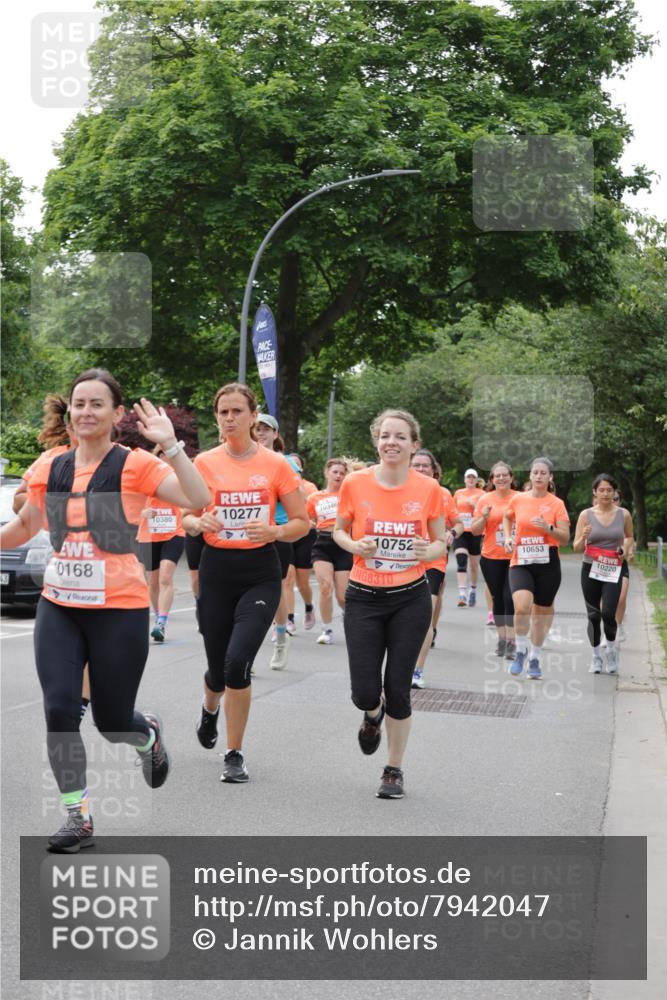 15.06.2025 - REWE Women's Run Jannik Wohlers http://msf.ph/oto/7942047 15.06.2025 08:28:28 Laufen 43, 10168, 10380, 10277, 10752, 10653, 10220, 8310 meine-sportfotos.de