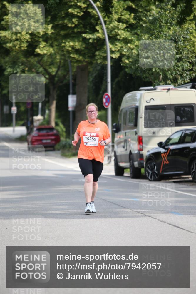15.06.2025 - REWE Women's Run Jannik Wohlers http://msf.ph/oto/7942057 15.06.2025 09:59:50 Laufen 10259 meine-sportfotos.de