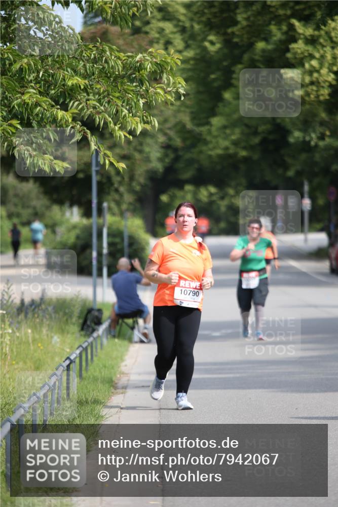 15.06.2025 - REWE Women's Run Jannik Wohlers http://msf.ph/oto/7942067 15.06.2025 09:59:52 Laufen 10790 meine-sportfotos.de