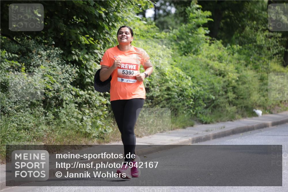 15.06.2025 - REWE Women's Run Jannik Wohlers http://msf.ph/oto/7942167 15.06.2025 10:15:51 Laufen 5399 meine-sportfotos.de