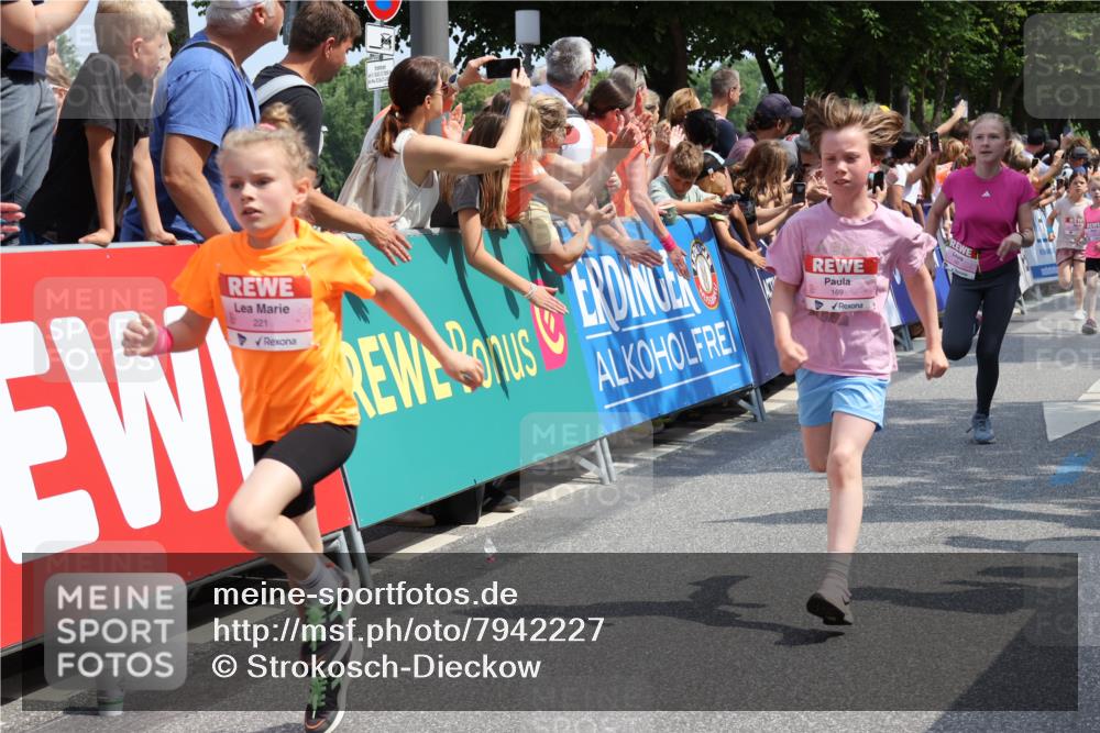 15.06.2025 - REWE Women's Run Strokosch-Dieckow http://msf.ph/oto/7942227 15.06.2025 11:34:42 Ziel 106, 150, 153, 167, 169, 172, 173, 176, 178, 179, 189, 221, 256, 274, 293, 314 meine-sportfotos.de