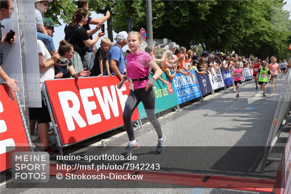 15.06.2025 - REWE Women's Run Strokosch-Dieckow http://msf.ph/oto/7942243 15.06.2025 11:34:43 Ziel 106, 150, 153, 167, 169, 172, 173, 176, 179, 189, 221, 256, 274, 293 meine-sportfotos.de