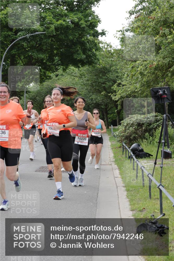 15.06.2025 - REWE Women's Run Jannik Wohlers http://msf.ph/oto/7942246 15.06.2025 08:28:31 Laufen 36, 1007, 100, 10220, 10650 meine-sportfotos.de
